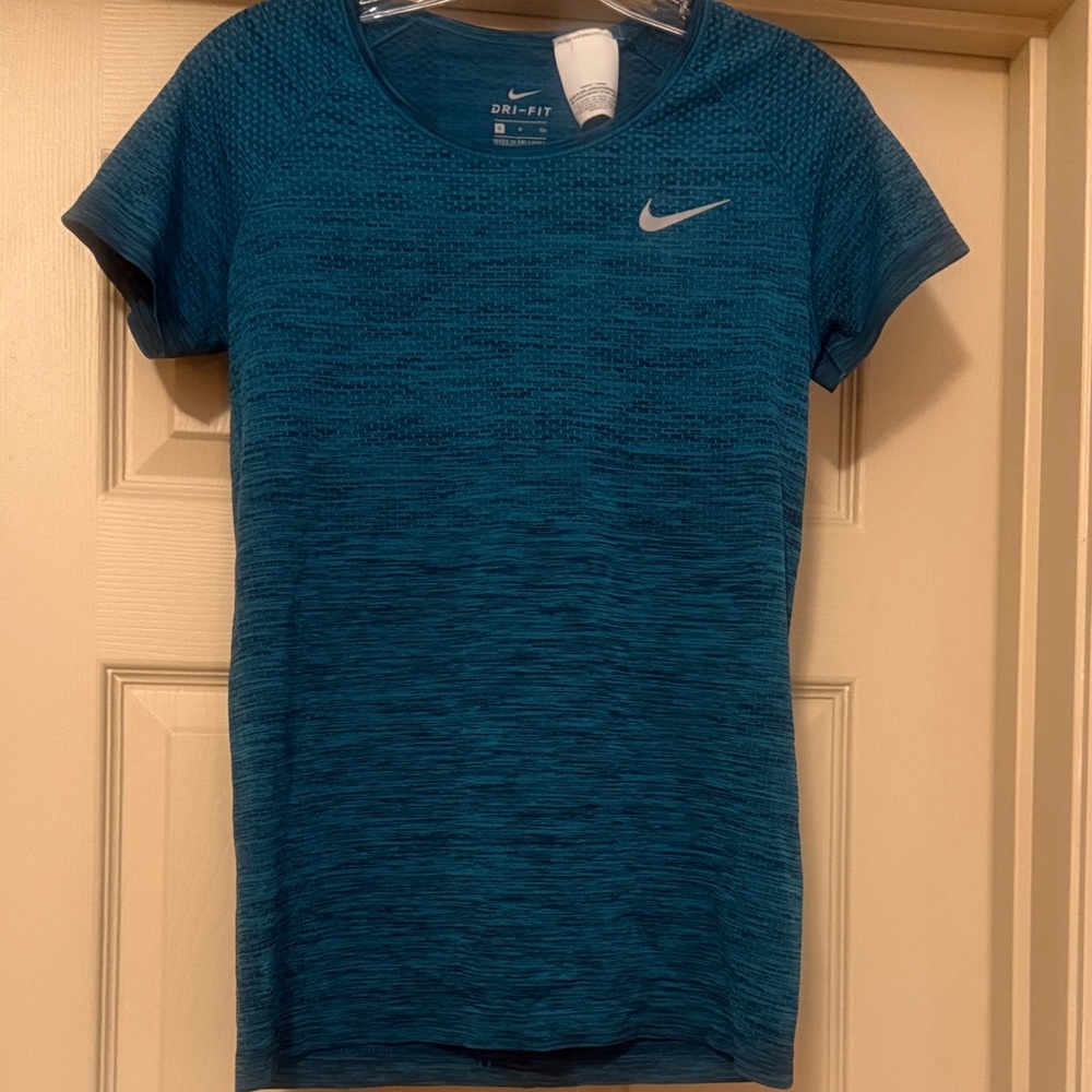 Nike Women's Teal Short Sleeve Dri-Fit Top (size Small)